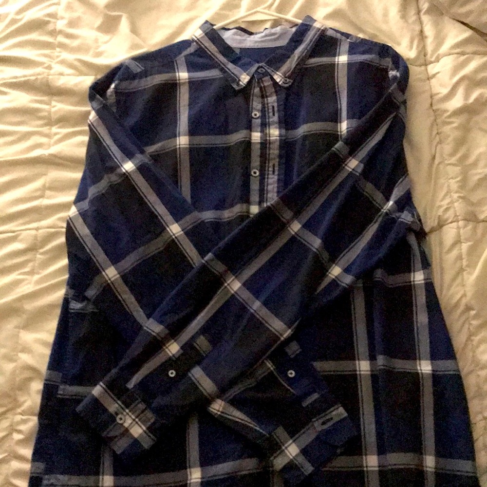American Eagle Long Sleeve Button Up Navy Plaid